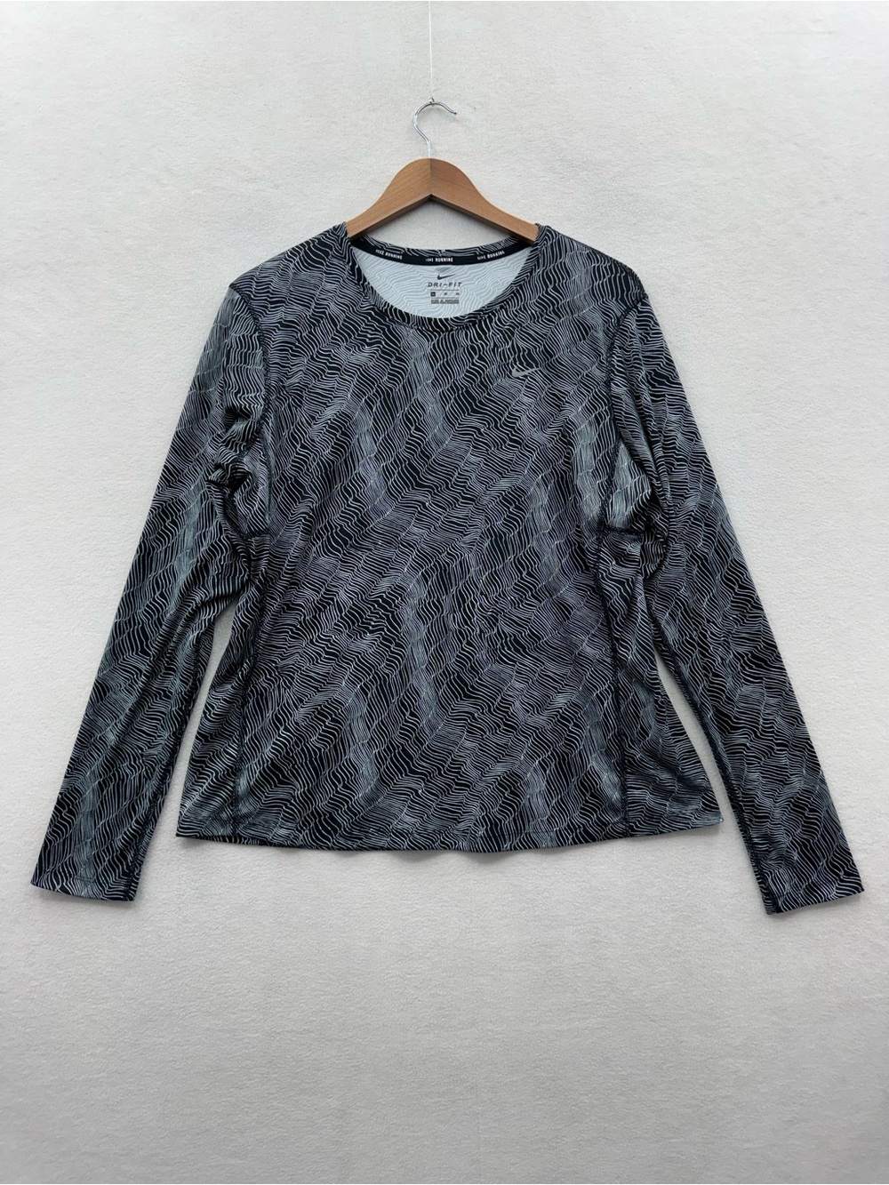 Nike Dri-Fit Women's XL Long Sleeve Running Shirt Black White Print